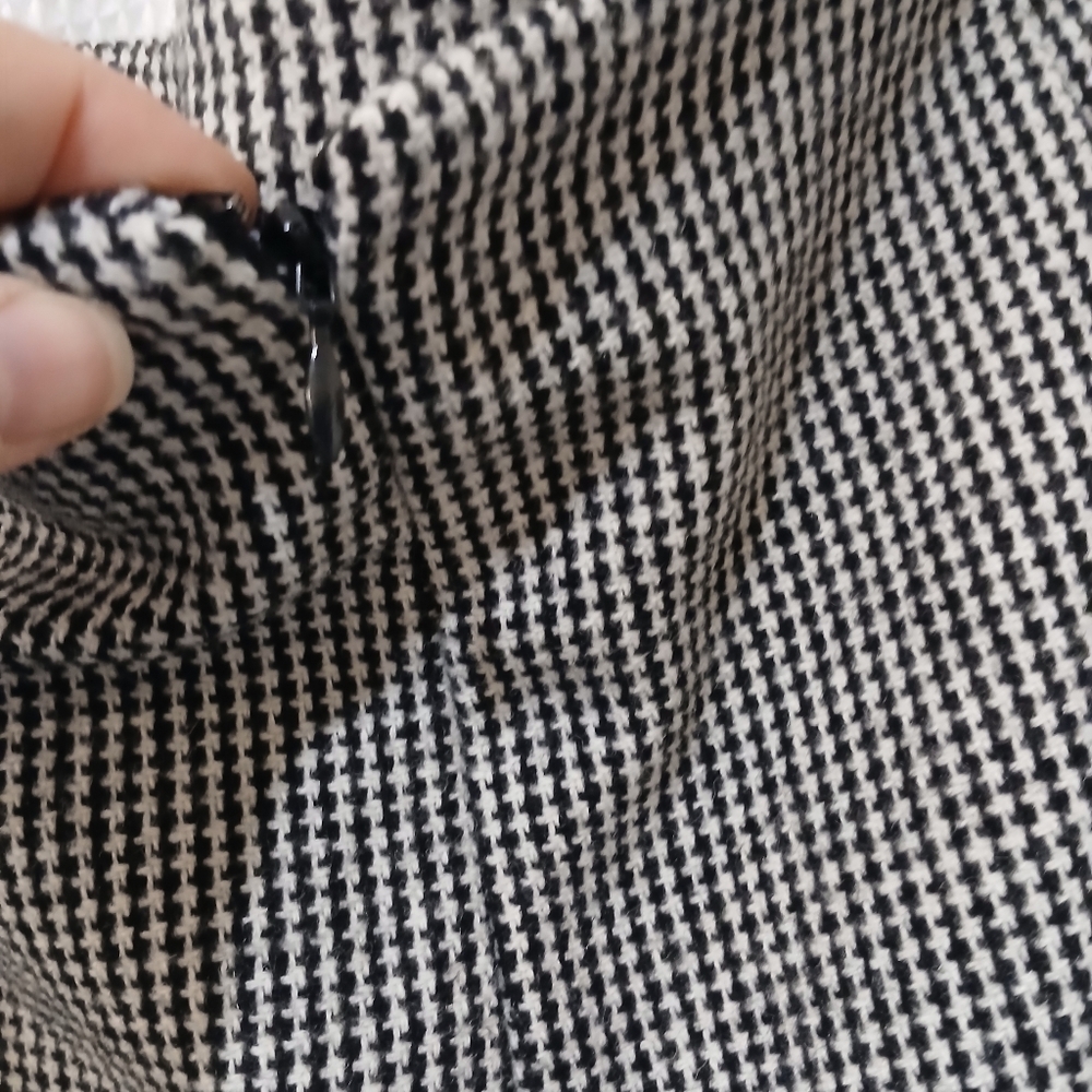 Banana Republic Black & White Houndstooth Skirt - NWT - Picture 3 of 5